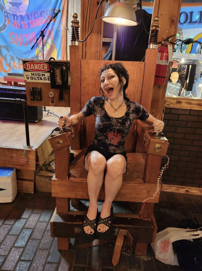 uff missouri sideshow museum woman chair